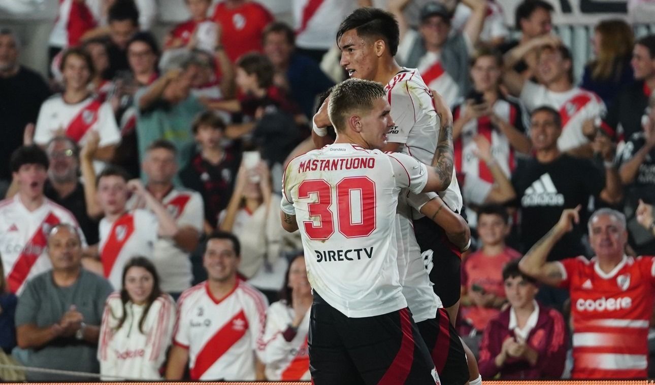 Universitario vs River Plate